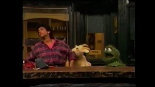 Sesame Street - Oscar Bothers Maria/Slimey Flies an Airplane