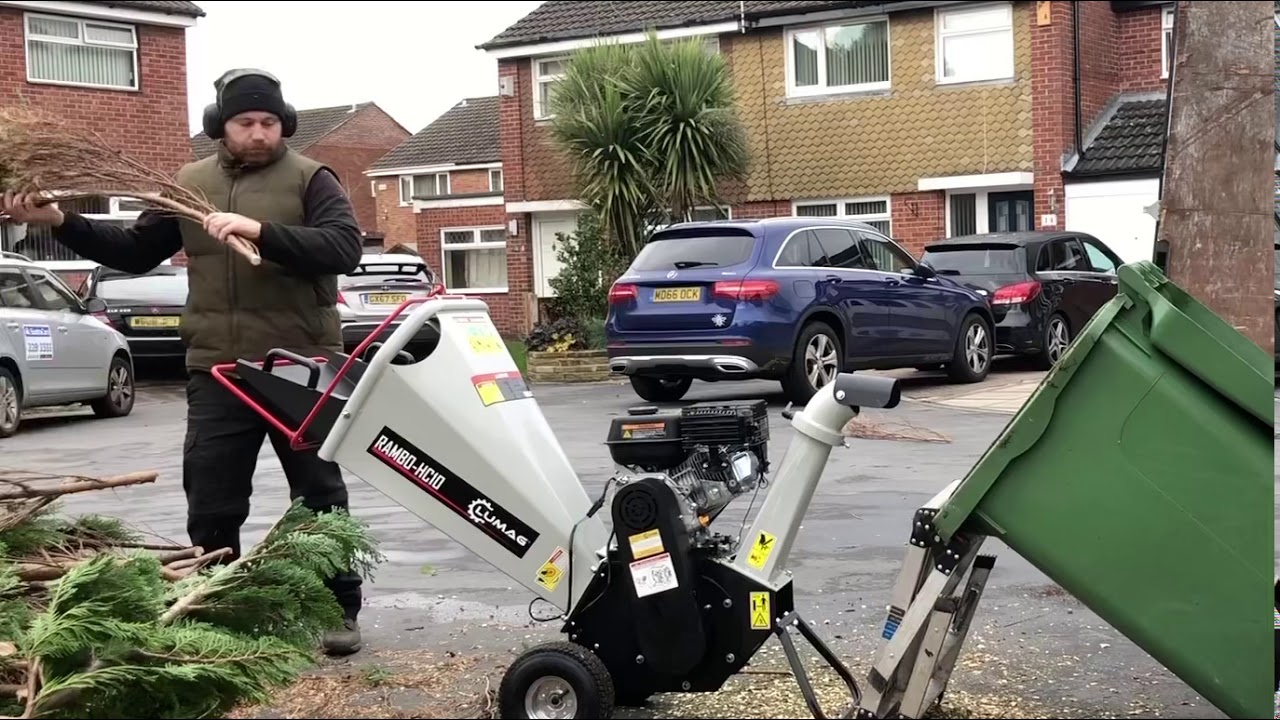 Small portable wood chipper - YouTube