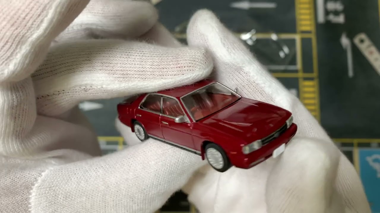 Nuevo unboxing. Nissan Gloria V30E Brougham by Tomica Limited