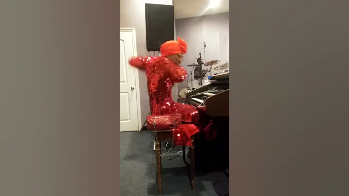Mother Mittie gets it in on keys!!!