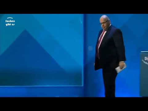 გერმანიის ეკონომიკის მინისტრმა სცენიდან ჩამოსვლის დროს ცხვირი გაიტეხა