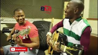 Bahubhe no Mantongomane bezidlalela ezakdala live ngesgingci kanye ne bass @Downhill Studio