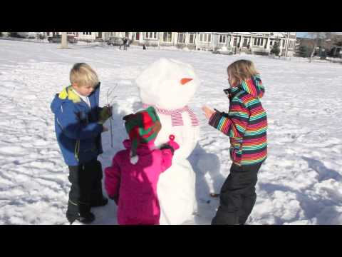 Video: Cómo Construir Un Muñeco De Nieve En Invierno