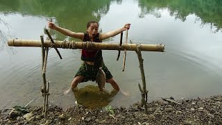 Survival skills: Primitive life - Fishing skills in river for food