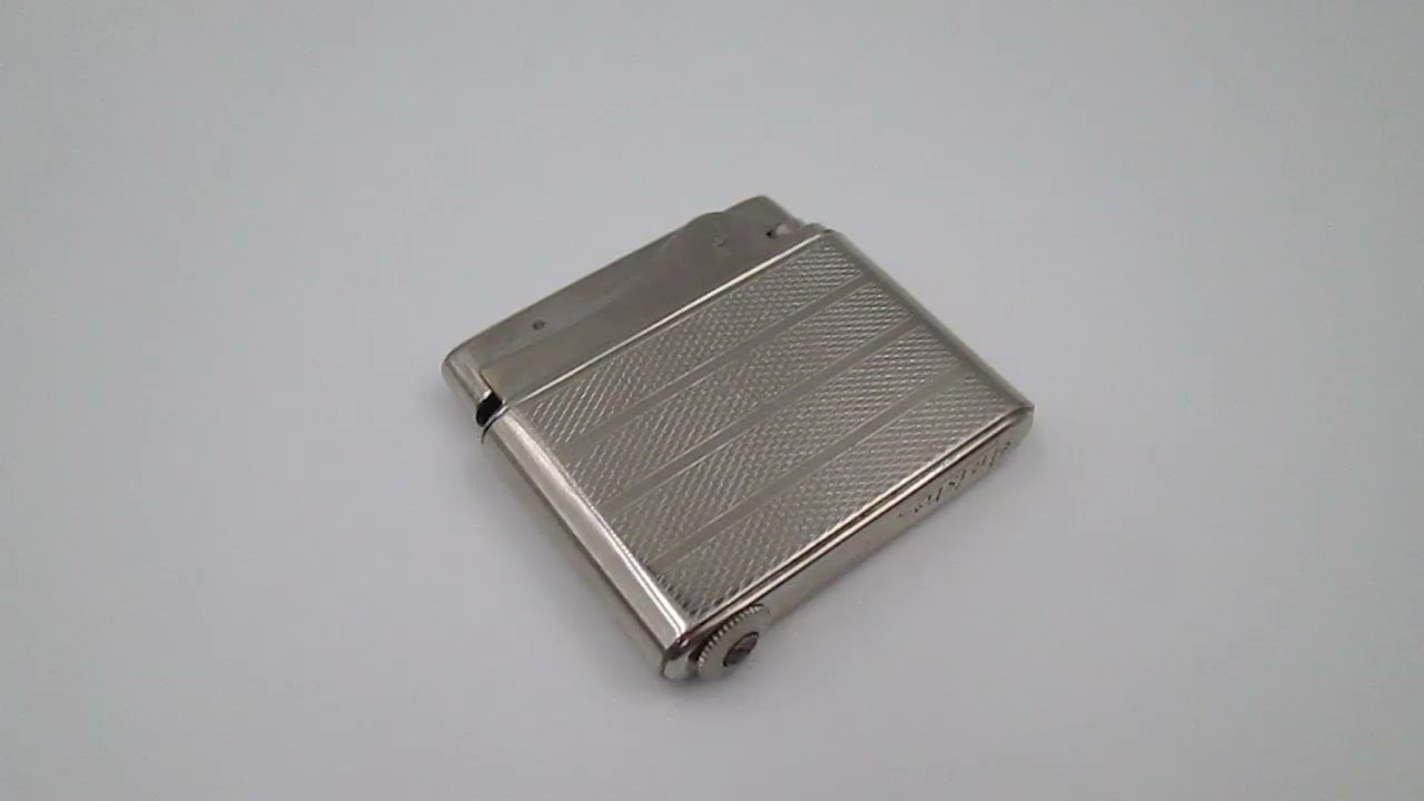 Encendedor musical de gasolina Aristo. Metal plateado. Patrón ondas. Austria. 1950