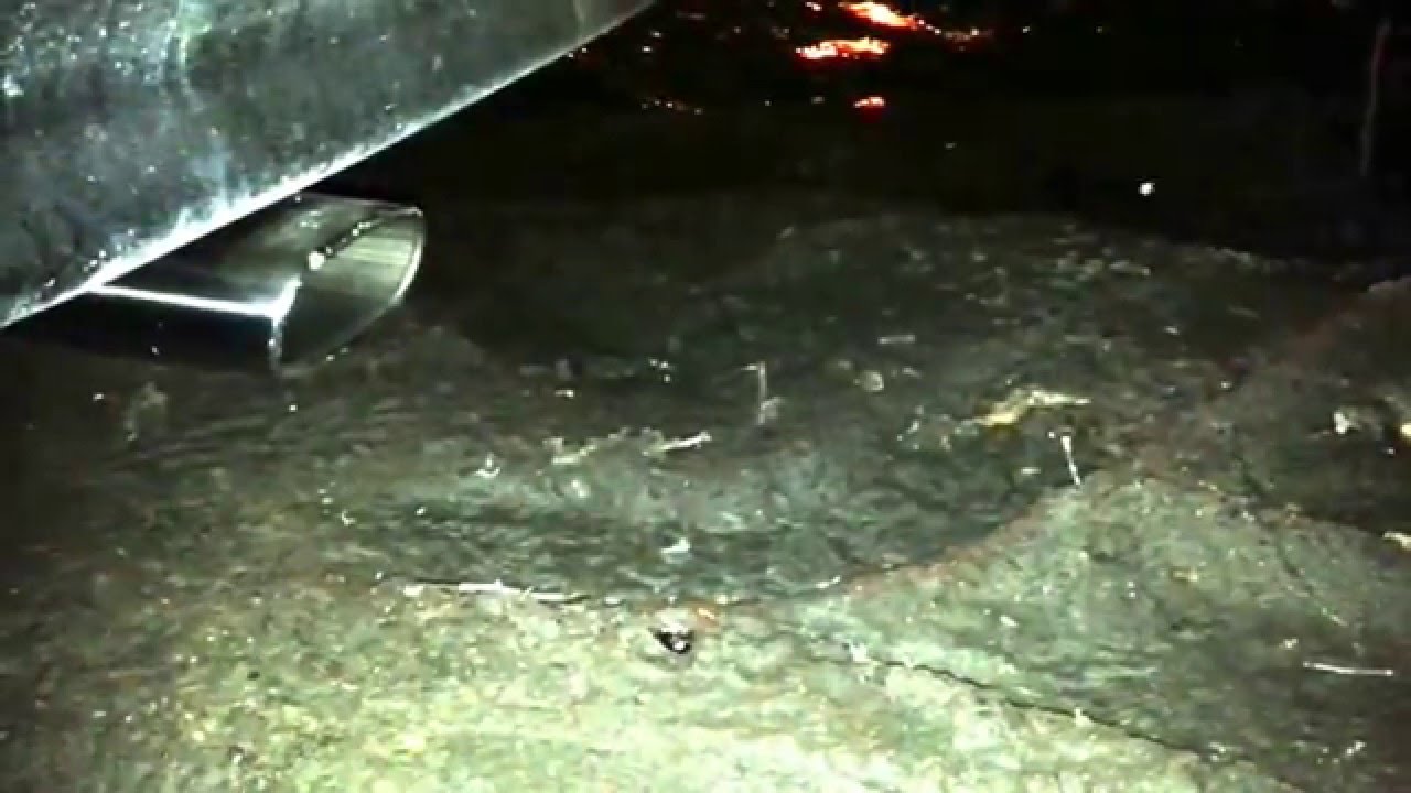 ВАЗ 2114 стреляет огнем в выхлопную трубу - YouTube