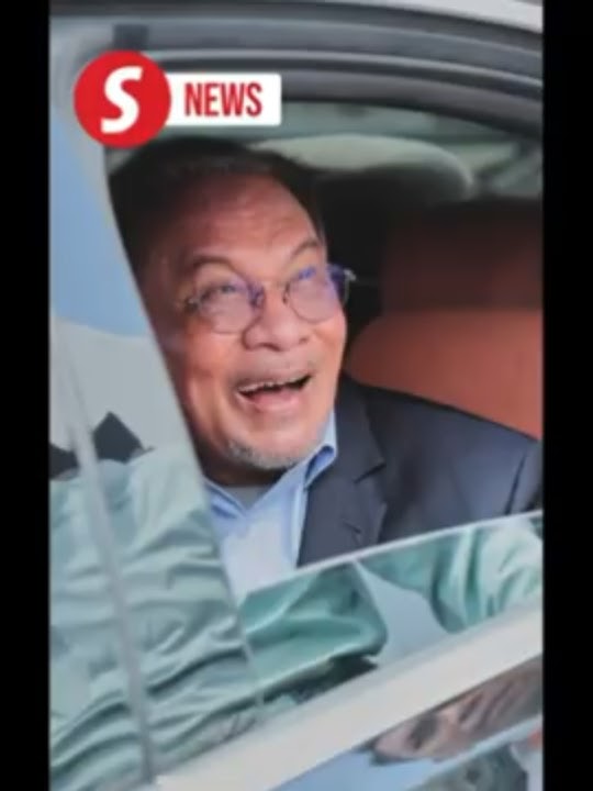 Anwar quotes 'Tunggu Sekejap' song in light moment on PKR poll upsets