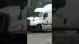 Не смог развернуться 😬  | stroitaxi.ru | СтройТакси