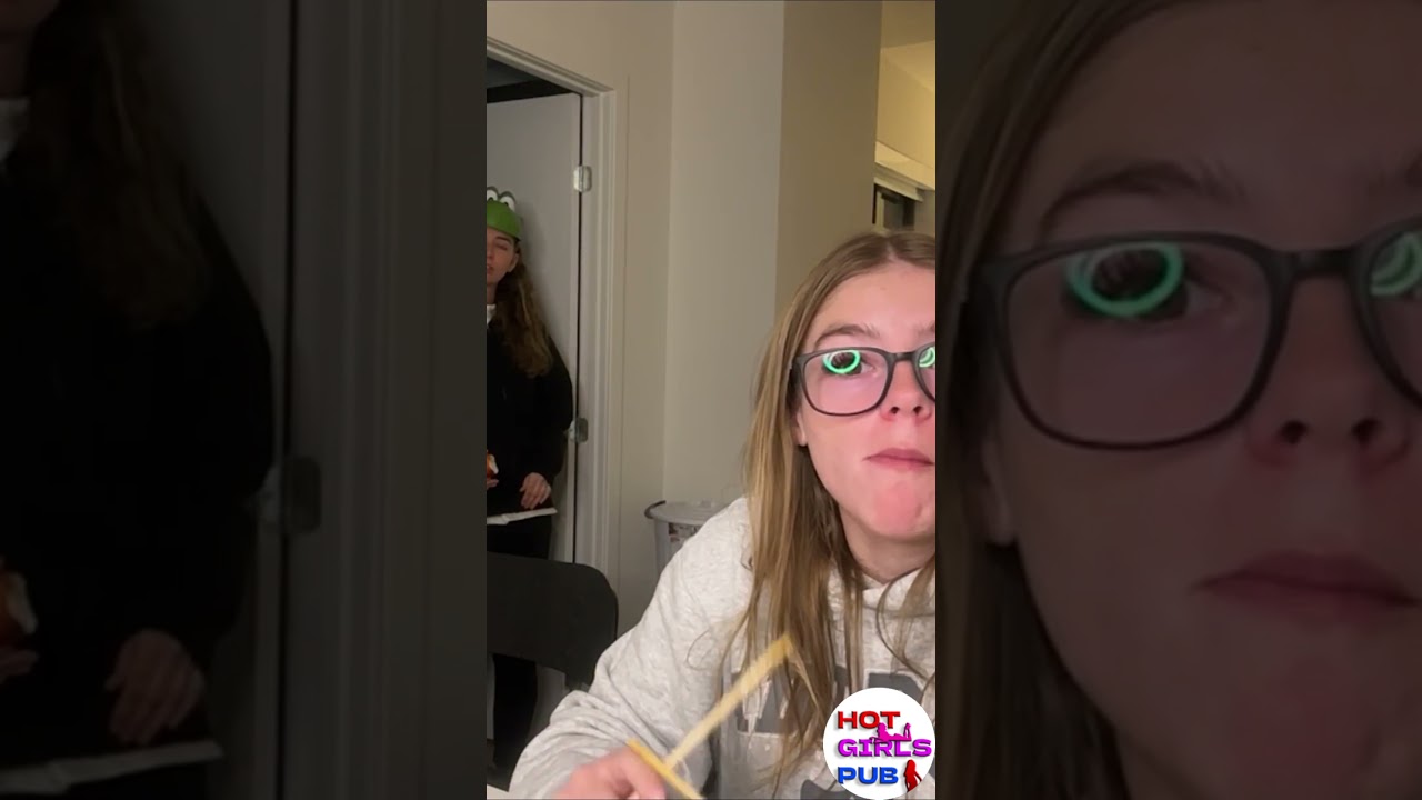 Cute French Girl Eating And Farting On Stream!