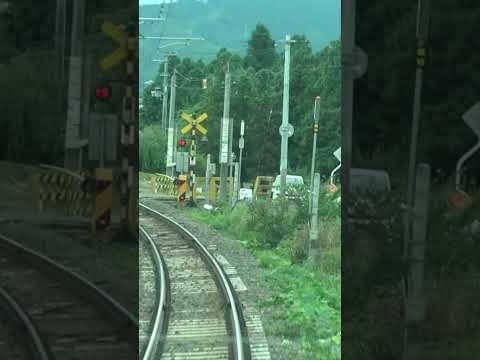 会津の山に向って蛇行 喜久田駅～磐梯熱海駅間を走行する磐越西線下り快速E721系の前面展望