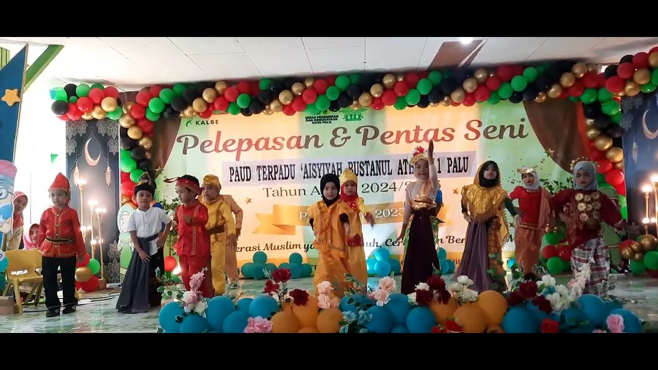 Tari Kreasi Medley of Indonesian Cultures