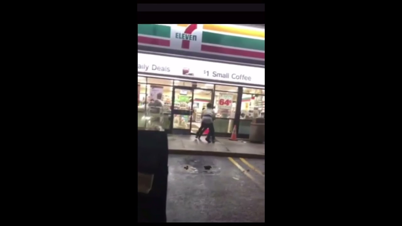 Pop Smoke Wen He Fighting Someone In The Store
