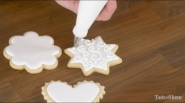 How to Decorate Cookies with Royal Icing Wet-on-Wet Technique