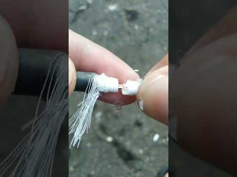 Video: Bagaimana cara menyambungkan kabel antena ke steker dengan tangan Anda sendiri?