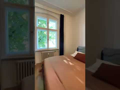 Video: Helle und elegante Wohnung mit zwei Balkonen in Schweden