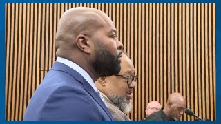 Mantan Kepala Kepolisian East Cleveland, Kenneth Lundy, hadir di pengadilan.