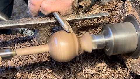 Hand woodturning a ball and peg no jig. Using a skew chisel