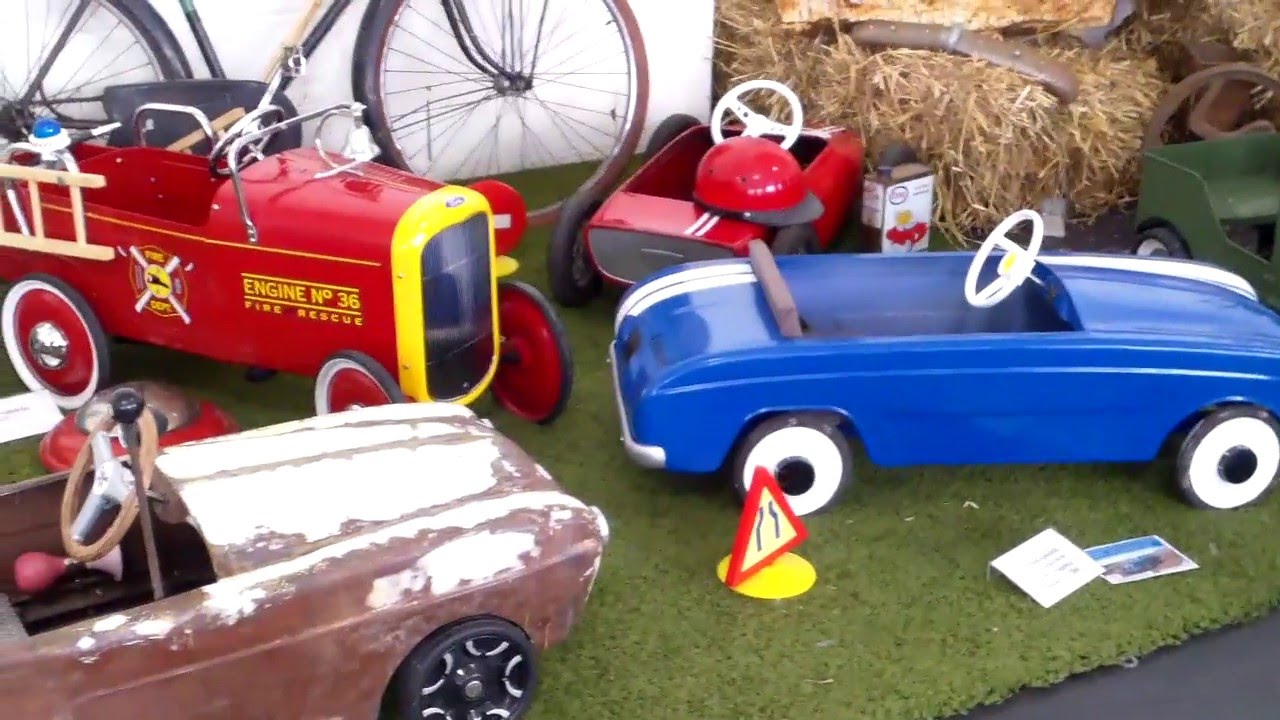 Old French pedalcars + modern ones , Puces Motos Warcq 2016
