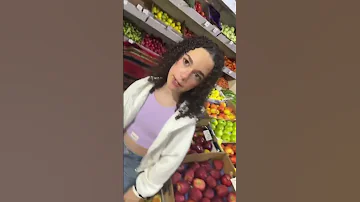 اكلت كل الشوكولا يلي بيكتب كومنت حلو رح اطلعوا 