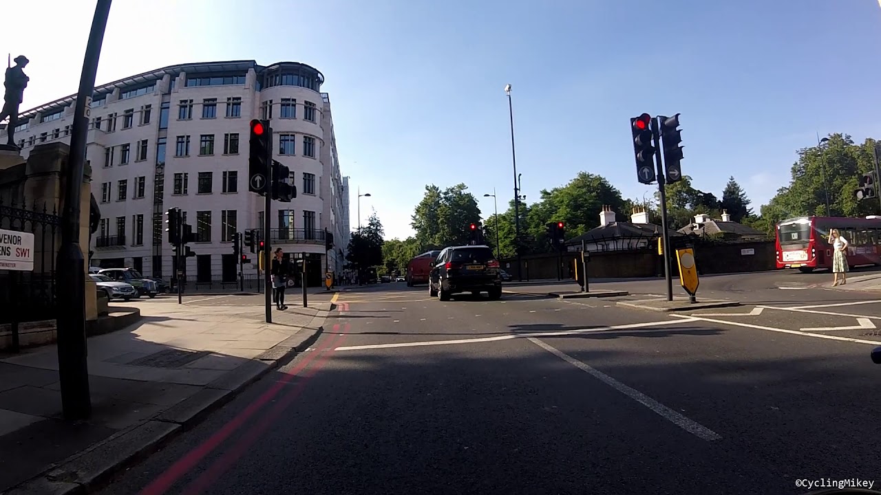 Driver warning - LR18NWP goes through red light - YouTube