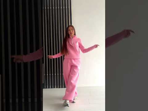 Жіночий прогулянковий якісний футеровий костюм з начосом: кофта з коміром-стійкою і штани-палаццо, видео 1