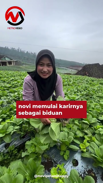 Portrait of Novi Listiana, the Beautiful Dangdut Singer Who Is Now a Farmer on the Mountain Slopes