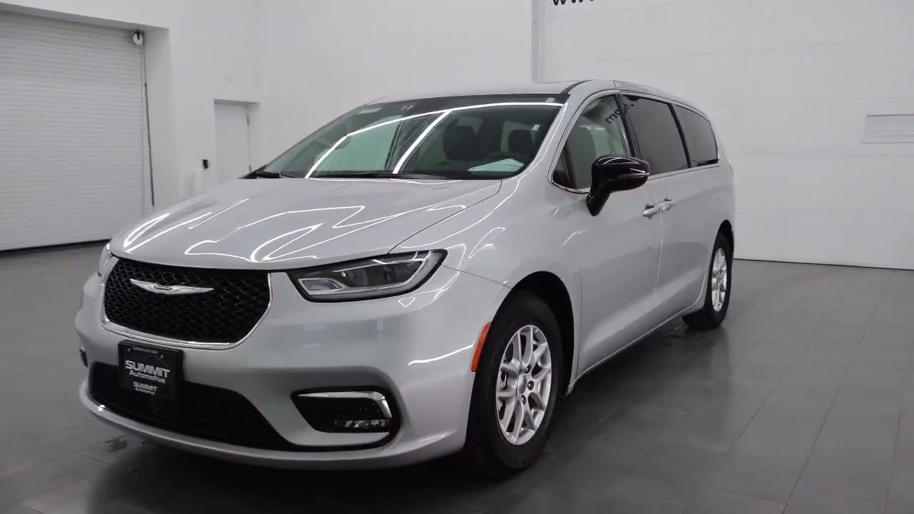 2024 Chrysler Pacifica Touring L Silver Mist Clearcoat Used. walk around for sale in Fond Du Lac, Wi