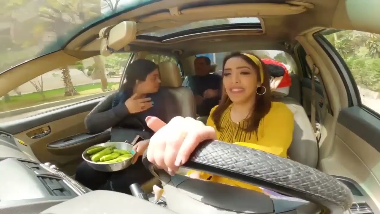 كريزي ومان   لما تركب عربية وتلاقي واحدة نشرة بوكسرات جوزها في التاكسي هتعمل ايه😂