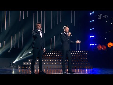 Video: Dima Bilan Het Gerugte Aangevuur Oor 'n Verhouding Met 'n Deelnemer Aan Die 