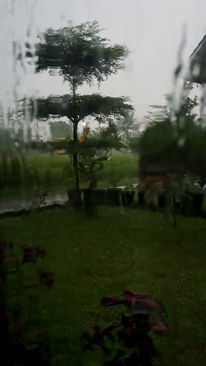 Pemandangan depan rumah| jam 3 sore rasa jam 6 dengan hujan deras dan langit gelap 😱