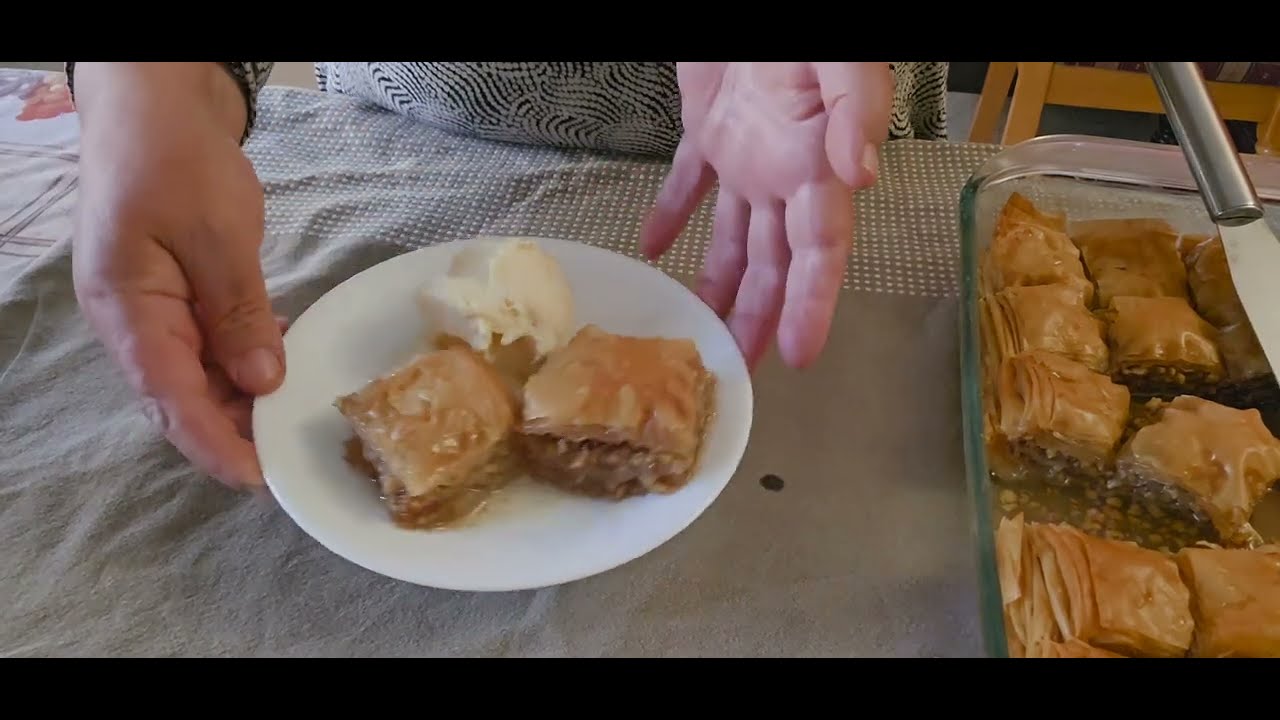 Fillo pastry BAKLAVA is a must try recipe --- baklavalık yufkayla Mutlaka denenmeli 💯😂❤️