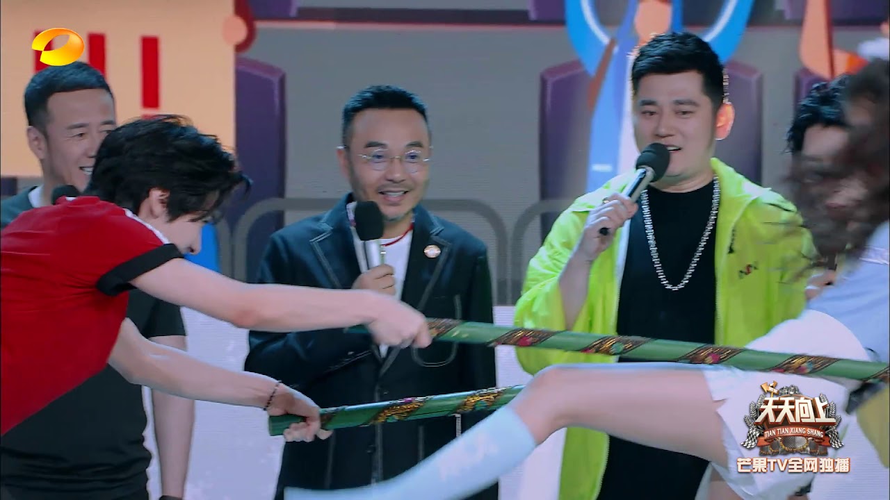 SNH48小姐姐摔倒吓坏威神V 冲上前关心超暖 《天天向上》20190623 Day Day Up【湖南卫视官方HD】