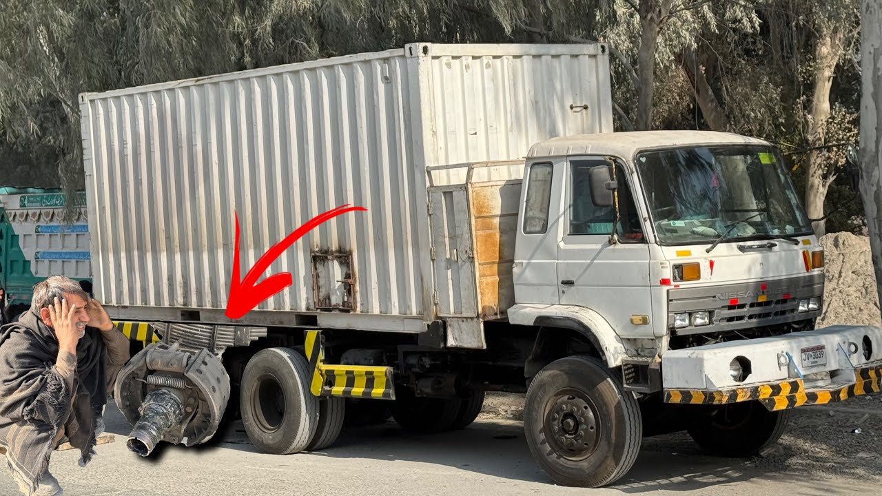 Truck Axle Snapped on Road Driver in Complete Panic