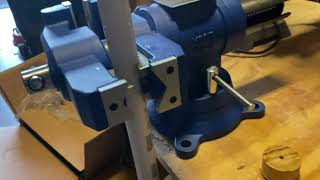 I really like this Yost Vise 750-DI Multi-Jaw