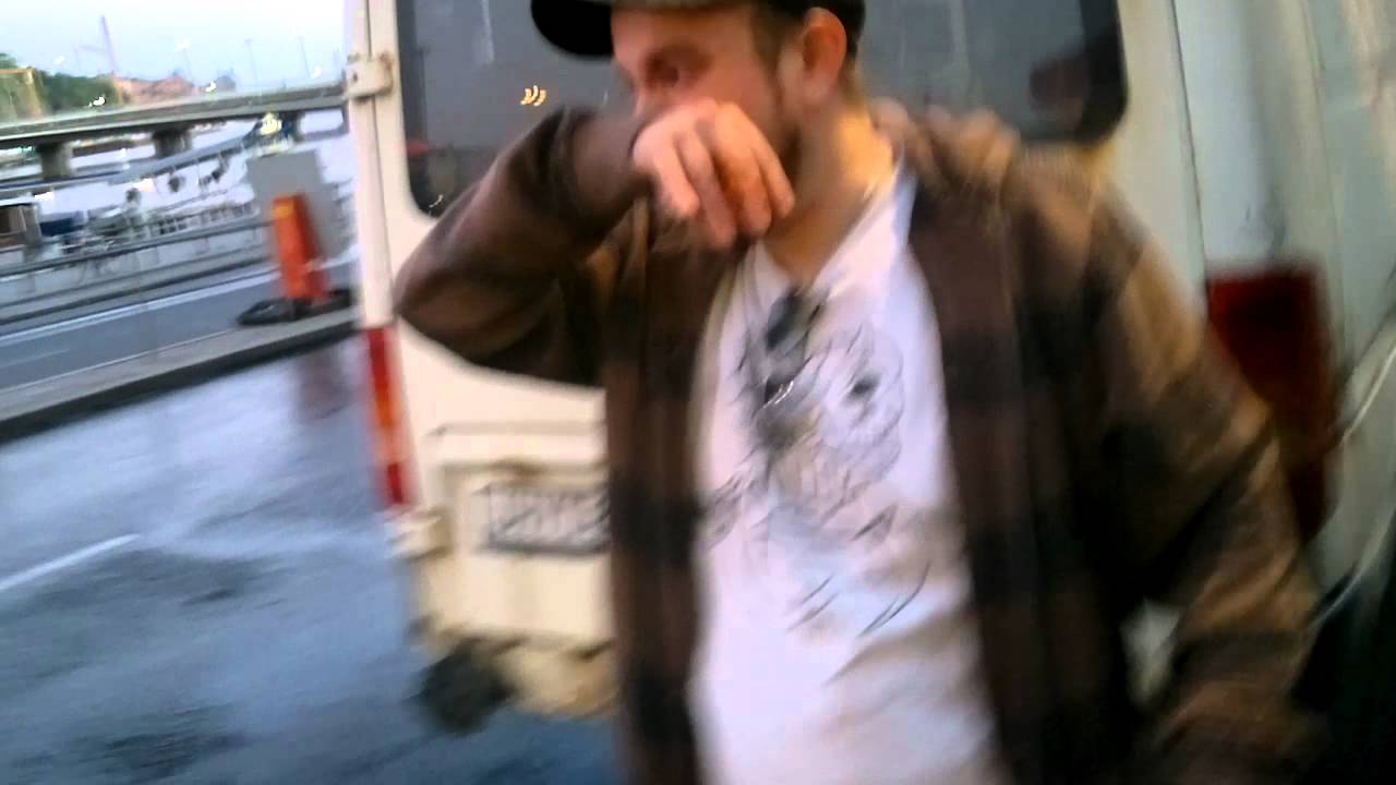 Bild från Artos försök att äta Harakiri-korven under fem minuter