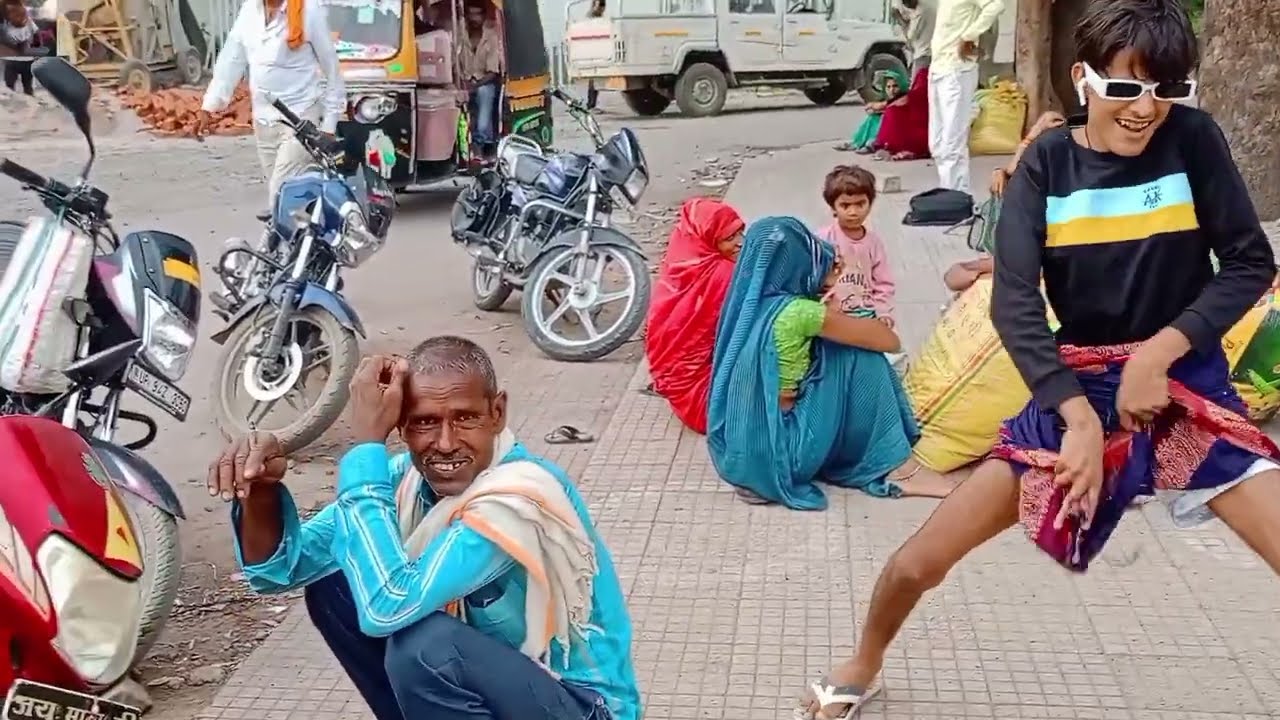 Lungi dance and Nagin returns 2 Dance prank in public 🤣🤣 