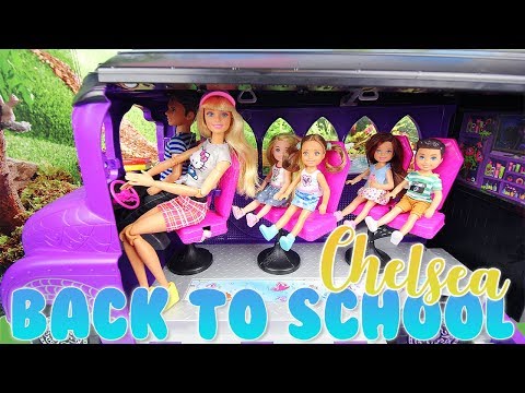 Barbie Chelsea School Bus Poupée Chelsea chemin de l'école avec ses camarades de classe