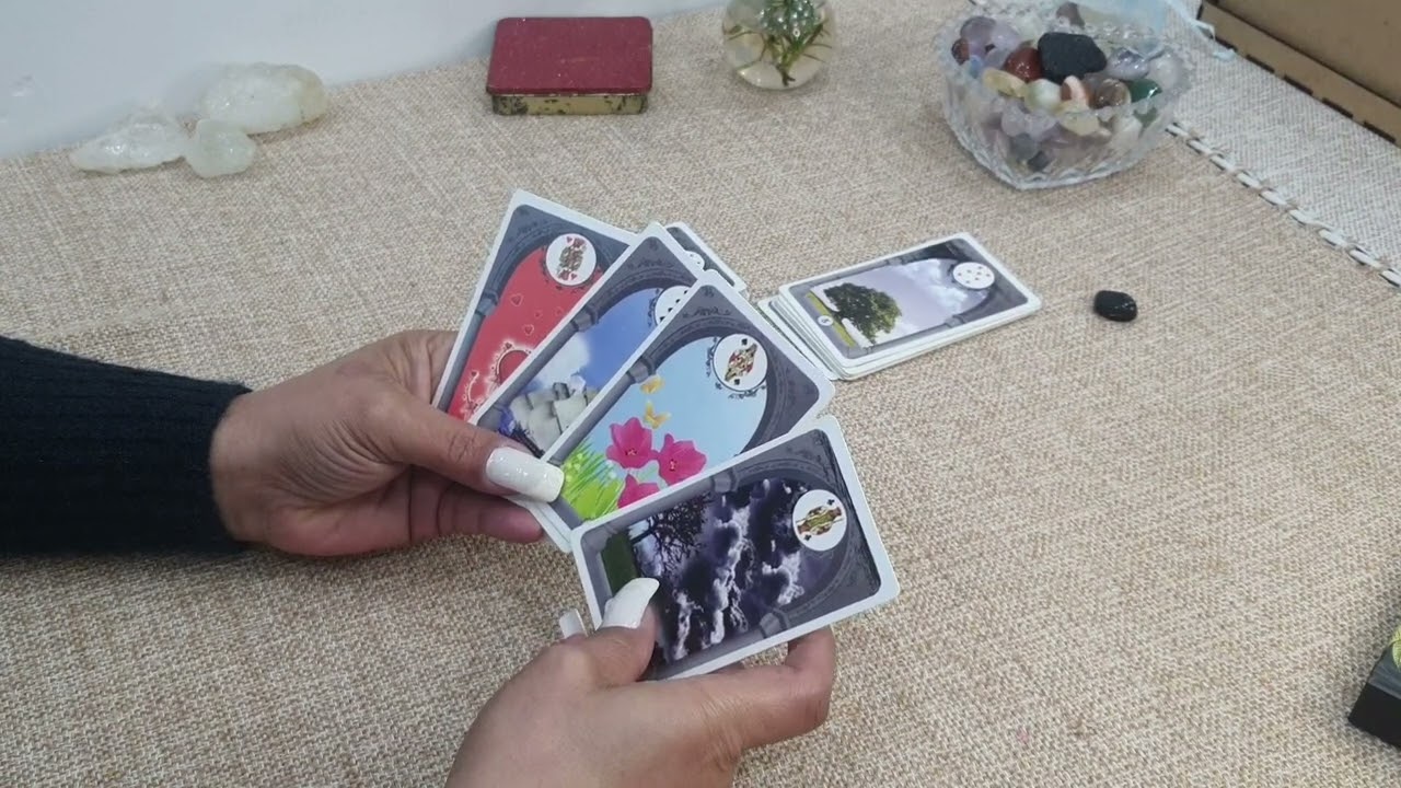 Ele tem outra pessoa tarô?