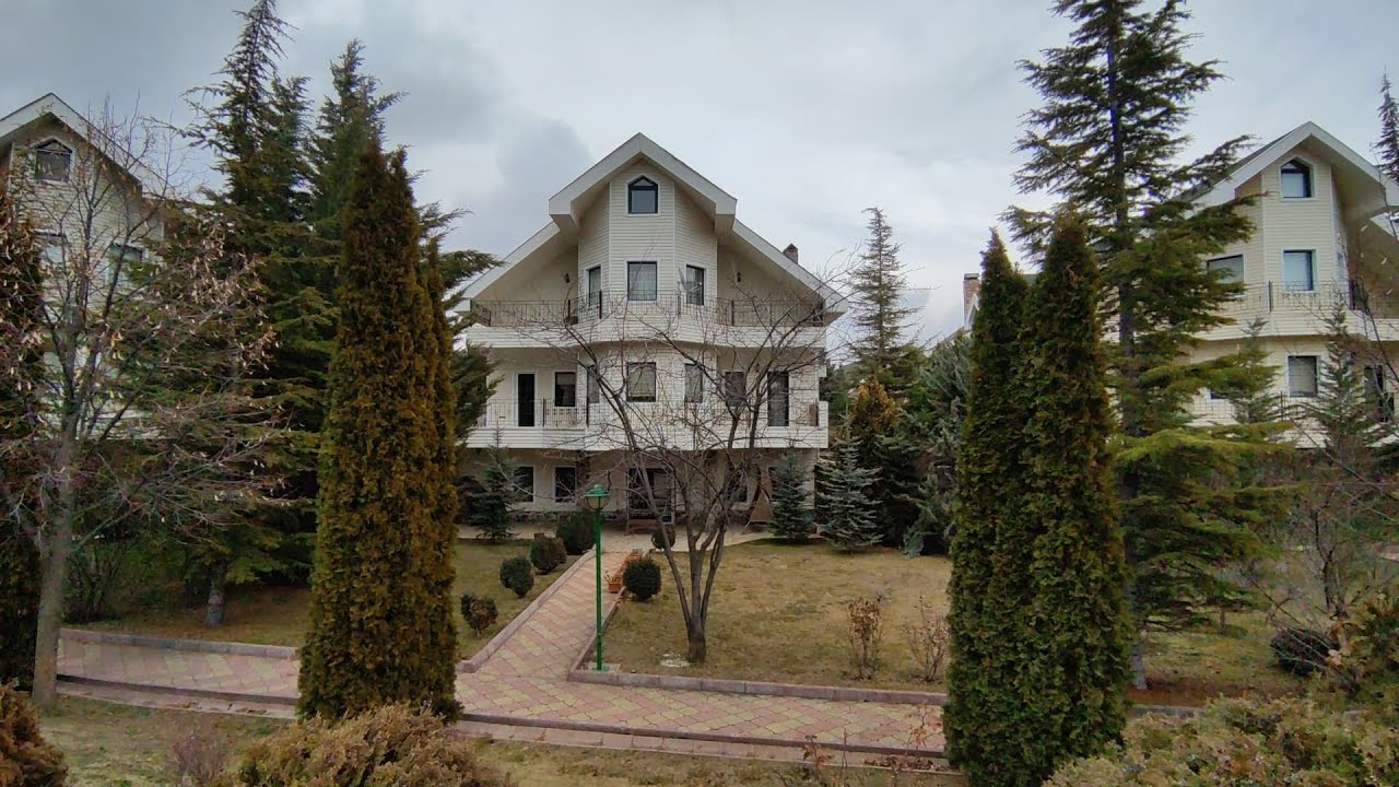 للبيع فيلا في العاصمة انقرة غولباشي 7+2 ديلوكس داخل مجمع سكني مساحة البناء 650م *****