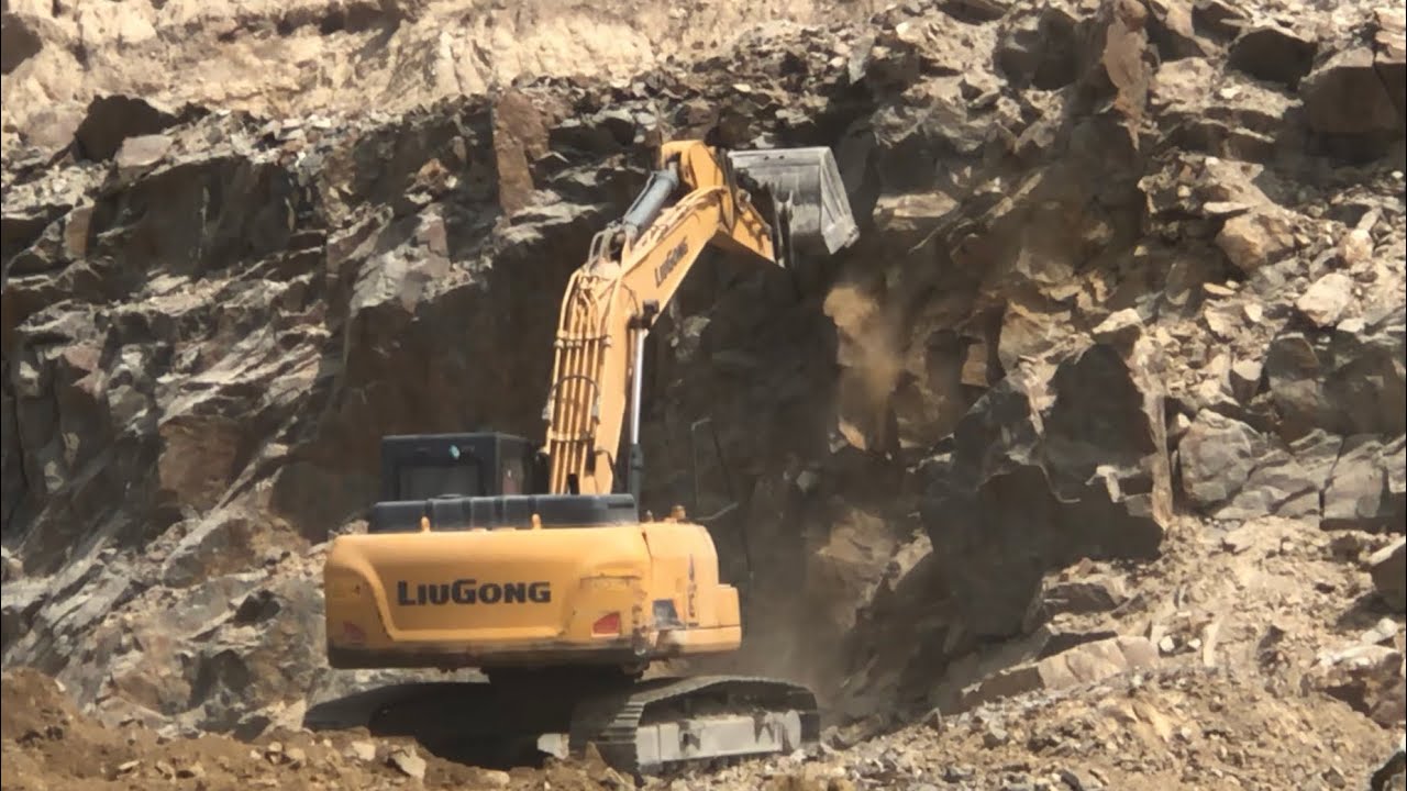 Excavator Ripping Rock Multi Ripper in Open Area - YouTube