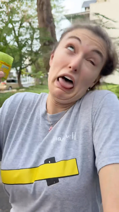 girlfriend tries smelling salts