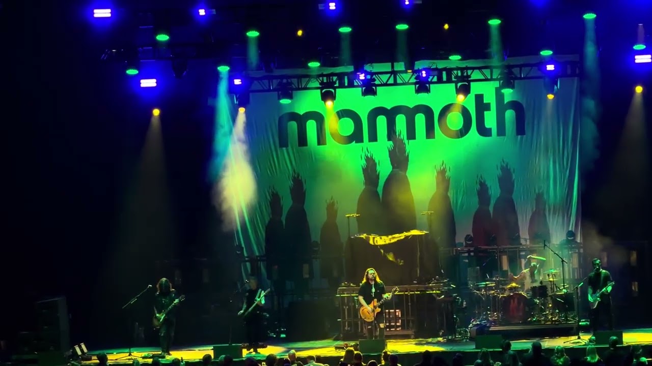 Happy 😊 - Mammoth Live at WaMu Theater in Seattle, Washington 4