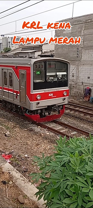 Kereta krl kena lampu merah #commuterline #fyp #shorts #vidioviral #train #thomas #viralvidio #tayo