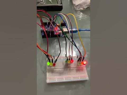 Three-way Traffic Light Arduino (Grupo7) - YouTube