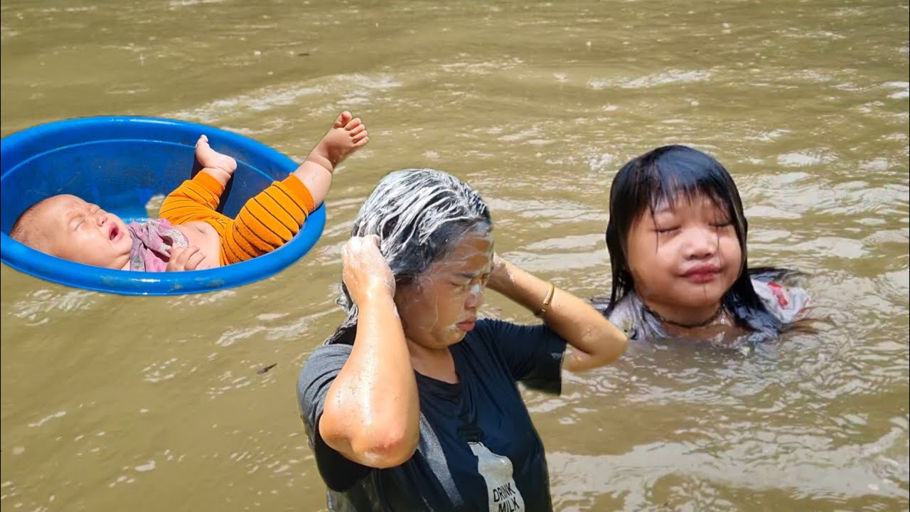 The first time the mother single took the baby to take a shower lý yên nhiên