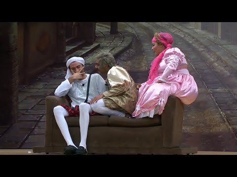 علي ربيع مقدرش يكتم الضحك في المشهد دا