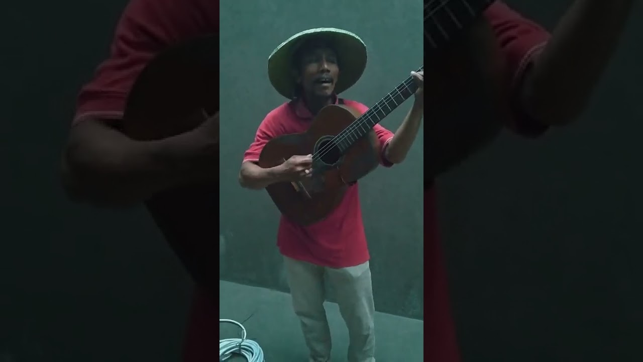 @kelana suara kuli banggunan ini bikin terharu.  tampa editan.