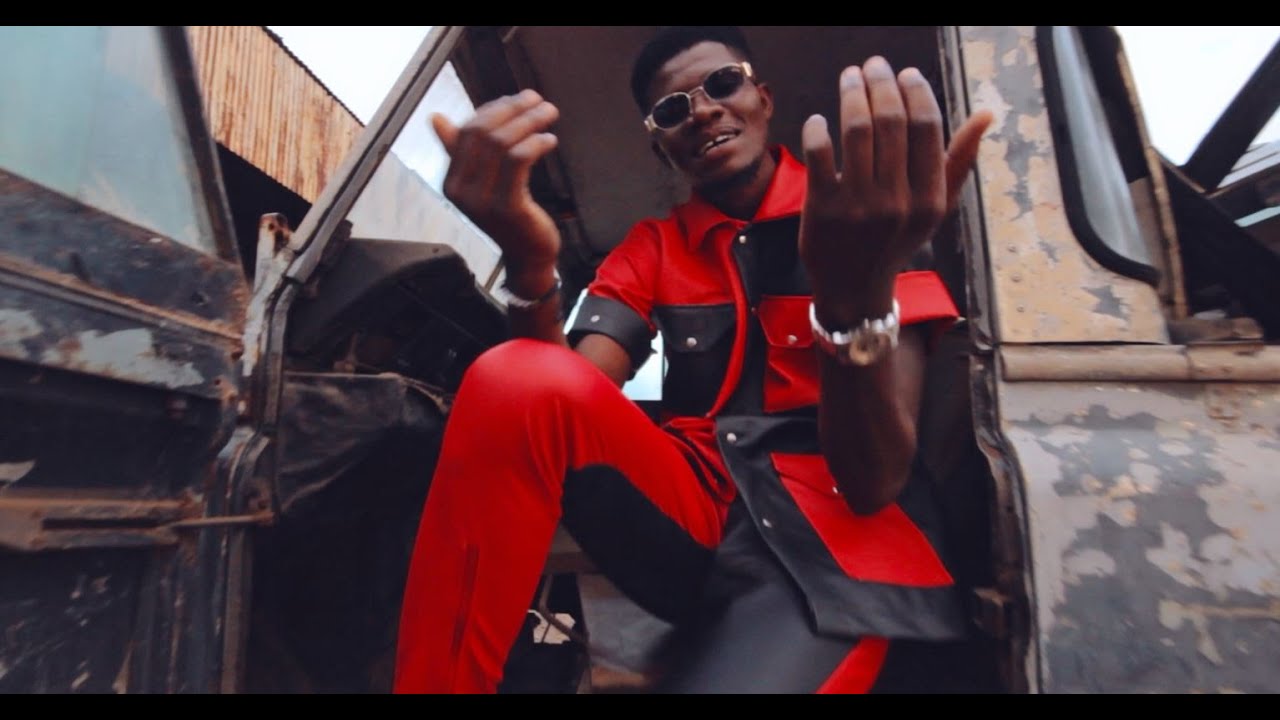 Dilly Dally Feat. T-Low (Official Music Video) auf YouTube ansehen Dilly Dally Feat. T-Low (Official Music Video) auf YouTube ansehen