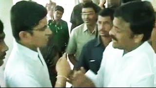 Applause as NRI stops Chiranjeevi from jumping voters' queue screenshot 3