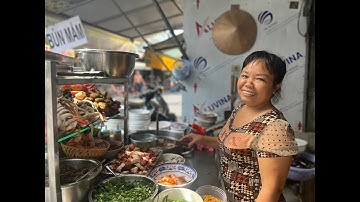 Bún mắm heo quay da giòn, cà tím khổng lồ gây tranh cãi ở Sài Gòn